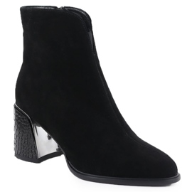 Bottes en cuir pour femmes sur un talon décoratif noir Vinceza 66801