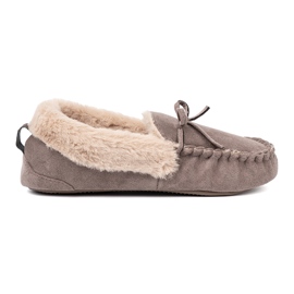 Shelvt Des pantoufles beige sombres avec un arc et un intérieur de type mocassin moelleux