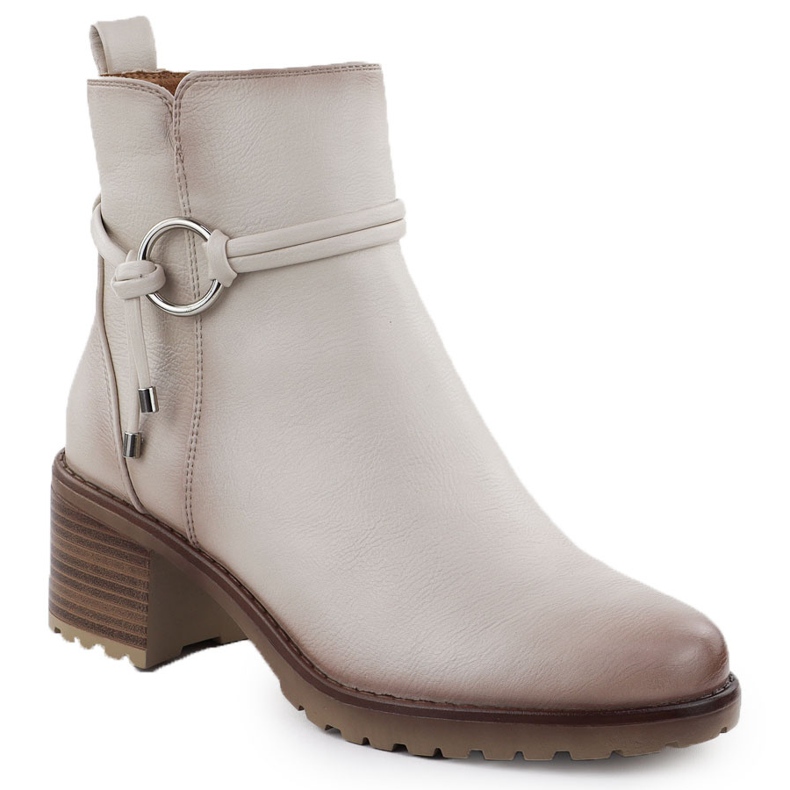 Bottes pour femmes isolées sur le bloc Beige Potocki SZ12527