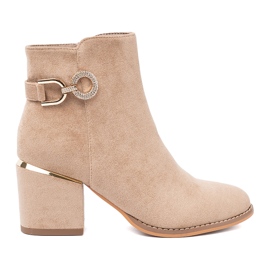 Shelvt Bottes beiges élégantes avec une boucle décorative