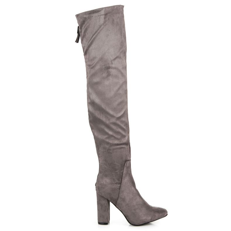 Seastar Mousquetaires en daim sur un pilier gris
