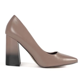 Shelvt Escarpins beiges à talons hauts
