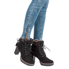 Sergio Todzi Les travailleurs démarrent sur un poteau noir