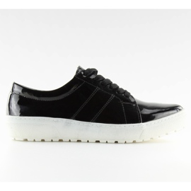 Mocassins pour femmes sur les semelles noires le noir