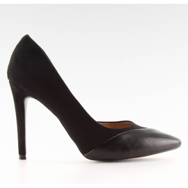 Escarpins sur un talon haut en daim noir le noir