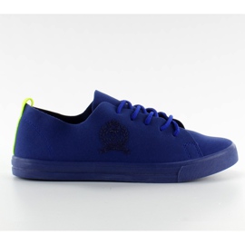 Sneakers avec une bande de néon. Bleu foncé multicolore