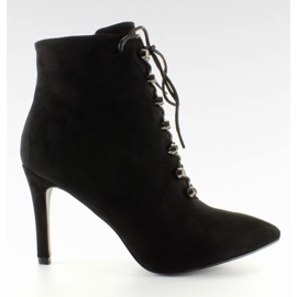Bottes en daim sur un talon aiguille noir 8155