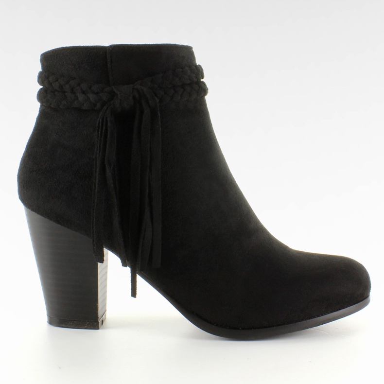 Bottes avec une tresse noire délicate le noir