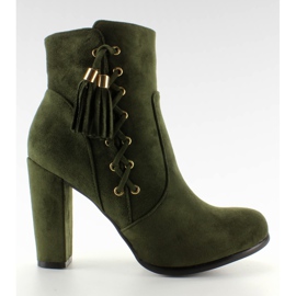 Bottes en daim décorativement lacées vert