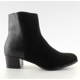 Bottes fines à larges talons noirs le noir