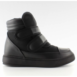 Baskets isolées avec bandes noires GF-BK-4 le noir