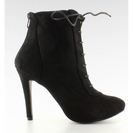 Talons hauts avec lacets noir le noir