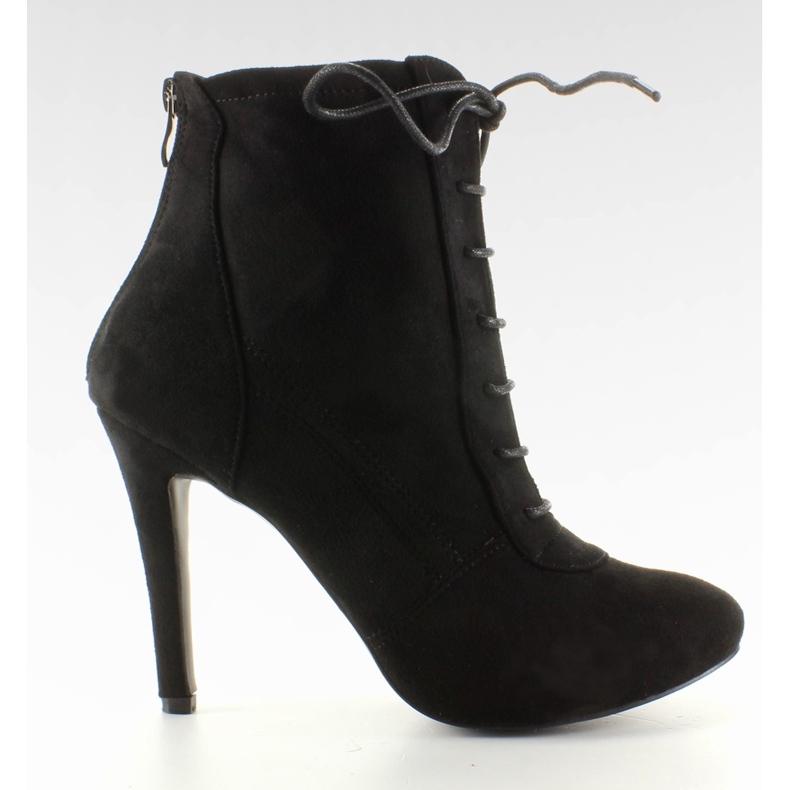 Talons hauts avec lacets noir le noir