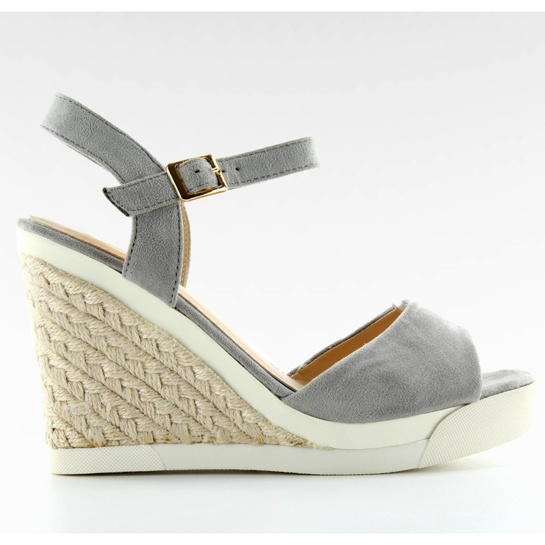 Sandales de sport sur des coins gris Sandales de sport sur des coins gris