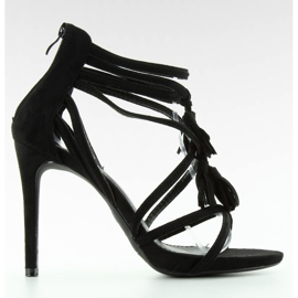 Sandales sur une broche avec des glands noirs le noir