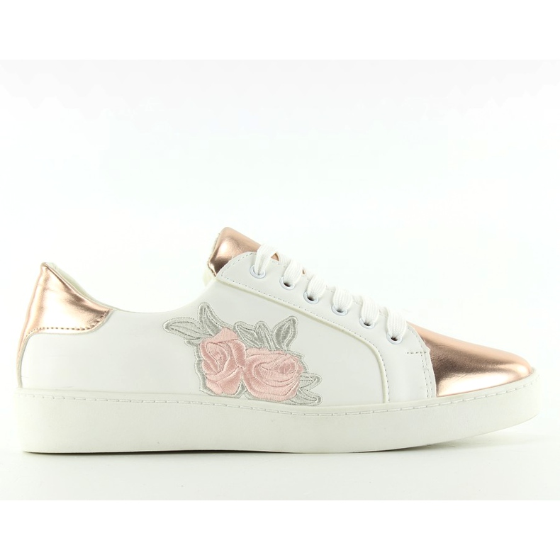 Sneakers avec une délicate broderie s-311 Champagne blanche