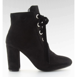 Bottes noires noires à talons larges