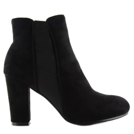 Bottes noires isolées talons hauts H706 noir le noir