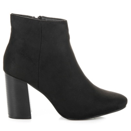 Vices Bottines noires sur un poteau le noir
