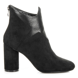 Vices Bottes sur un poteau le noir