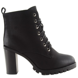 Bottes noires à talons hauts W331