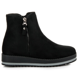 Bottines en daim sur la plate-forme le noir