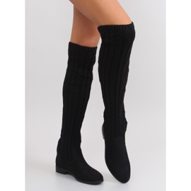Bottes noires avec dessus en fil noir le noir