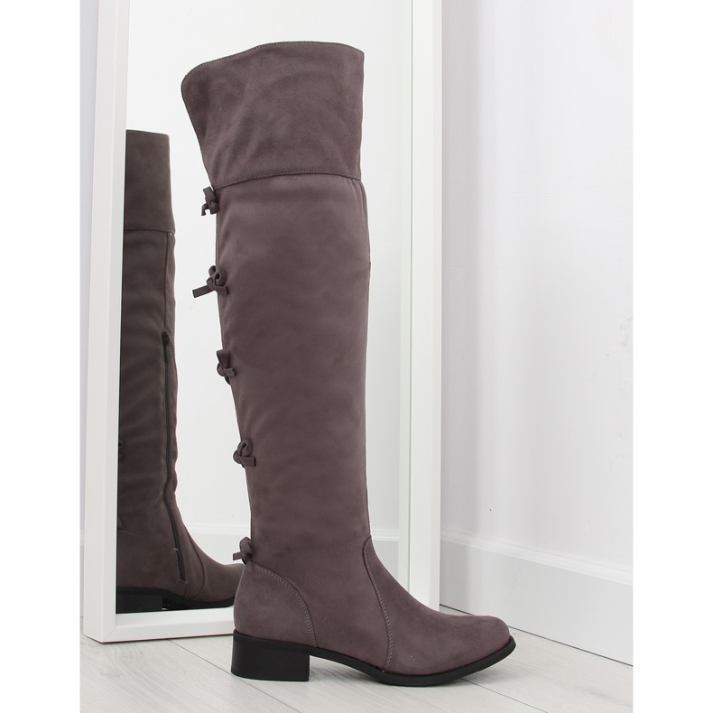 Officiers cuisses avec arcs gris