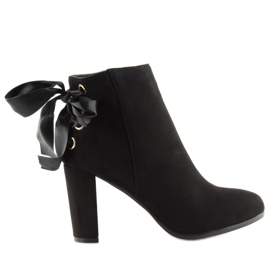 Bottes sur le poteau noir A852 noir le noir