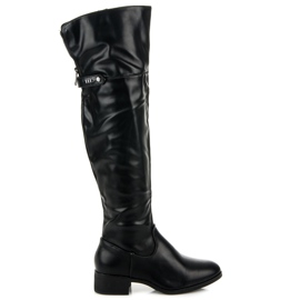 Bottes noires au-dessus du genou le noir