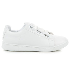 Baskets Blanches Avec Un Ruban
