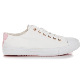 Des baskettes blanches