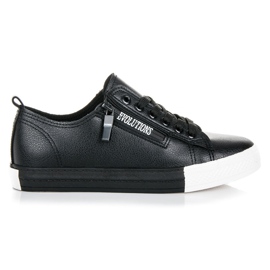 Baskets sur la plate-forme noir