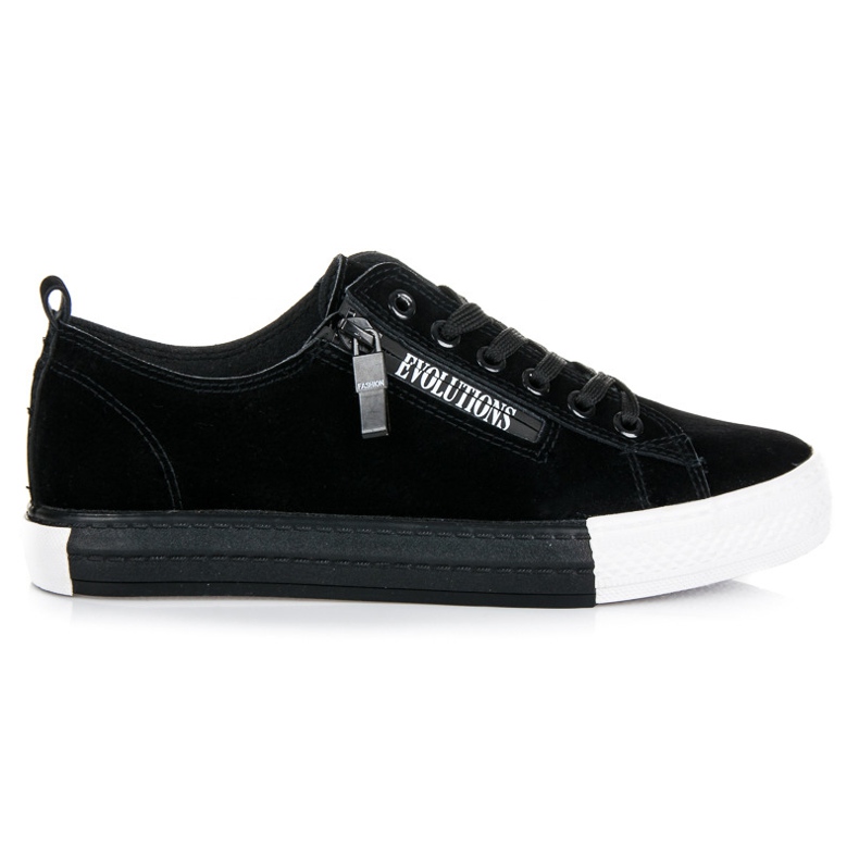 Baskets en daim sur la plateforme le noir