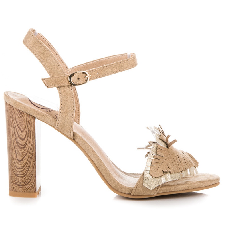 Kylie Boho sandales sur un bar brun