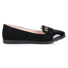 Vinceza Lordsy avec un orteil verni le noir Vinceza Lordsy avec un orteil verni le noir