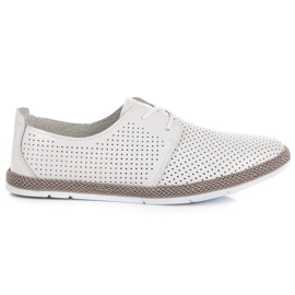 Chaussures ajourées avec une reliure vinceza blanche