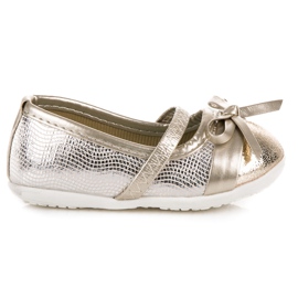 Ballerines sur une gomme jaune