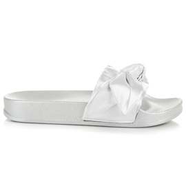 Via Giulia  Chaussons Blancs Avec Un Nœud blanche