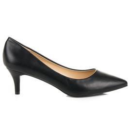 Escarpins noirs sur talons hauts le noir