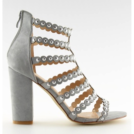Sandales à talons avec clous gris gris