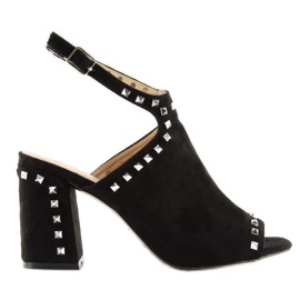 Sandales noires à clous noirs L1139