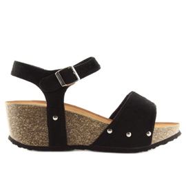Sandales noires sur une semelle en liège noir