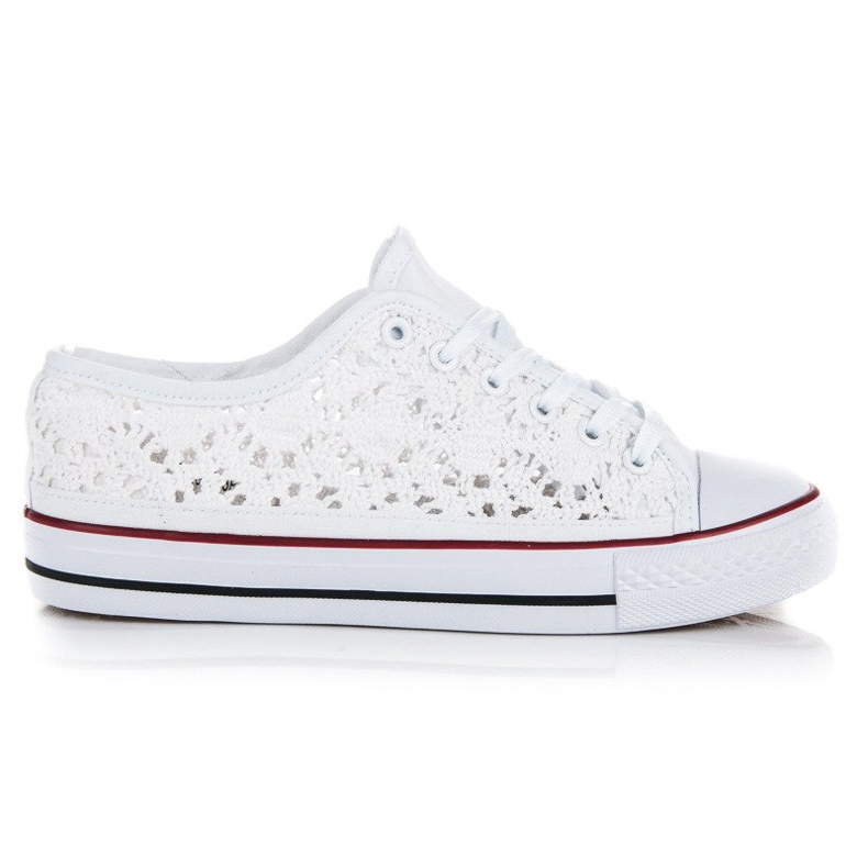 Baskets en dentelle blanche