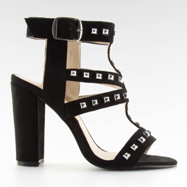 Sandales noires sur un clou à clous 9909-3