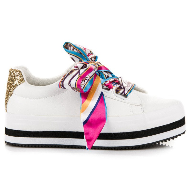 Baskets élégantes sur la plate-forme vices blanche