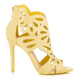 Sandales élégantes avec dessus vices jaune