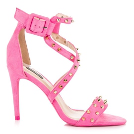 Sandales roses sur un talon haut Sandales roses sur un talon haut
