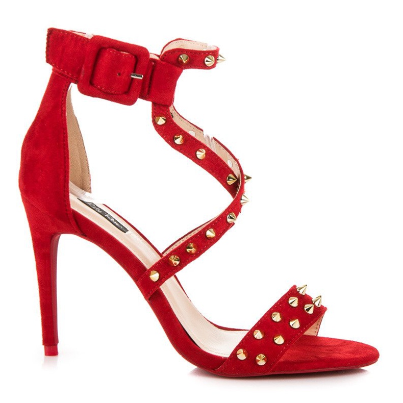 Sandales rouges sur un talon haut