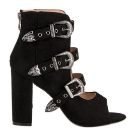 Sandales à la mode sur le poteau des vices le noir